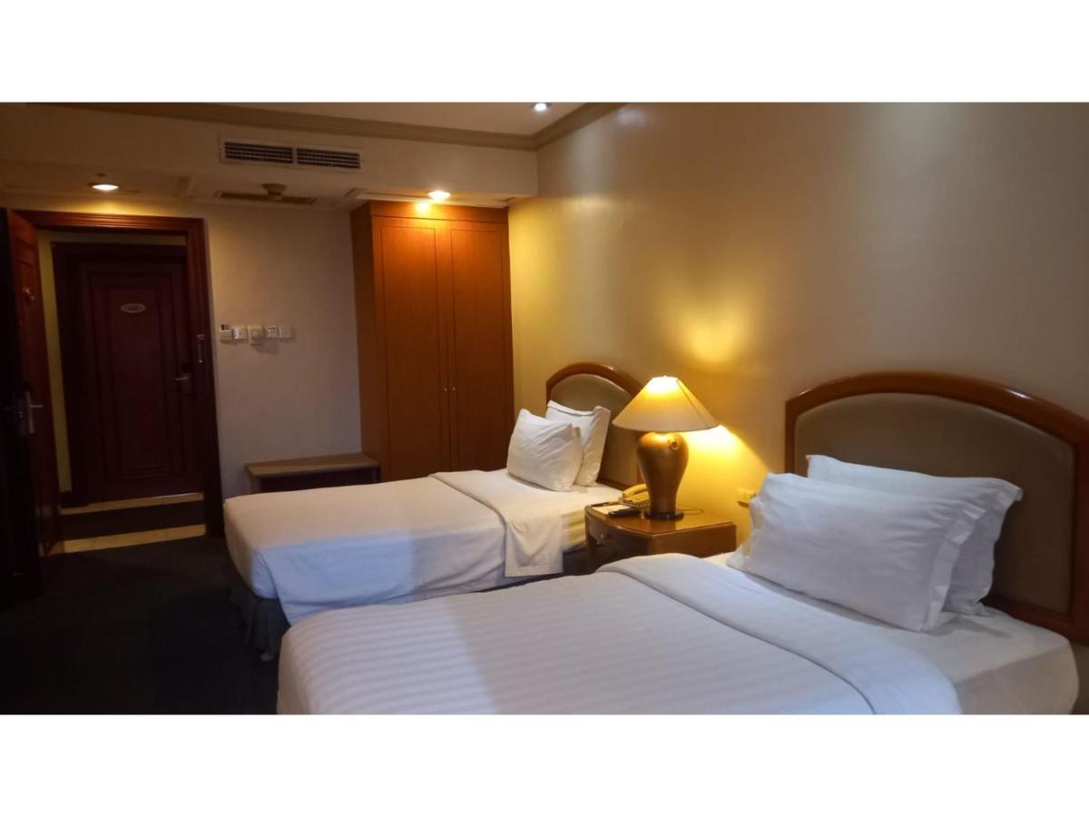 Capital O 914 Makati Palace Hotel San Pedro Makati Exterior foto