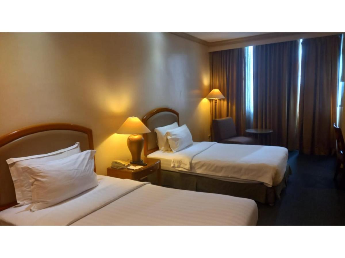 Capital O 914 Makati Palace Hotel San Pedro Makati Exterior foto